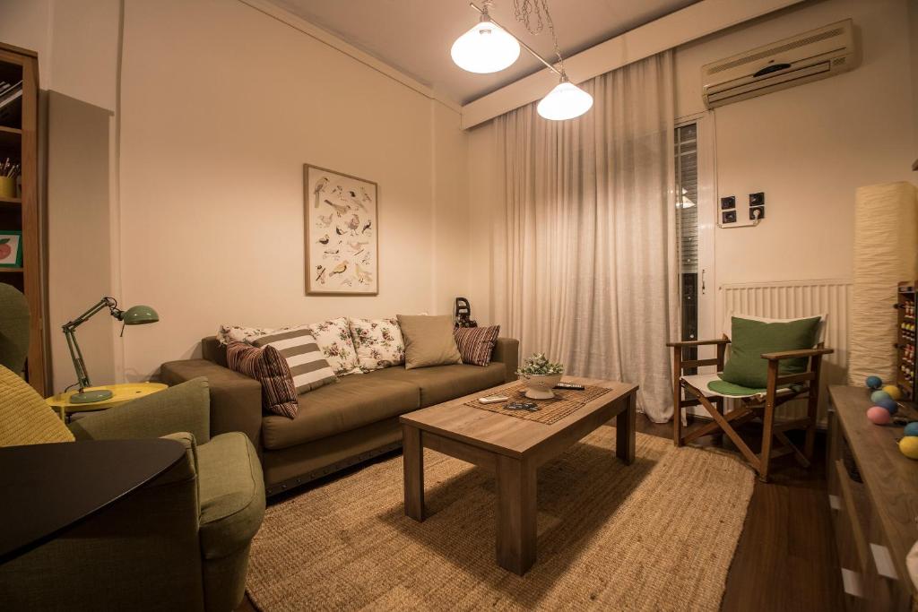 A seating area at Octagon Apartments, Nilie Hospitality MGMT