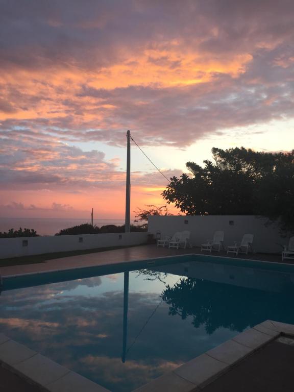 Východ nebo západ slunce při pohledu z bed and breakfast nebo okolí