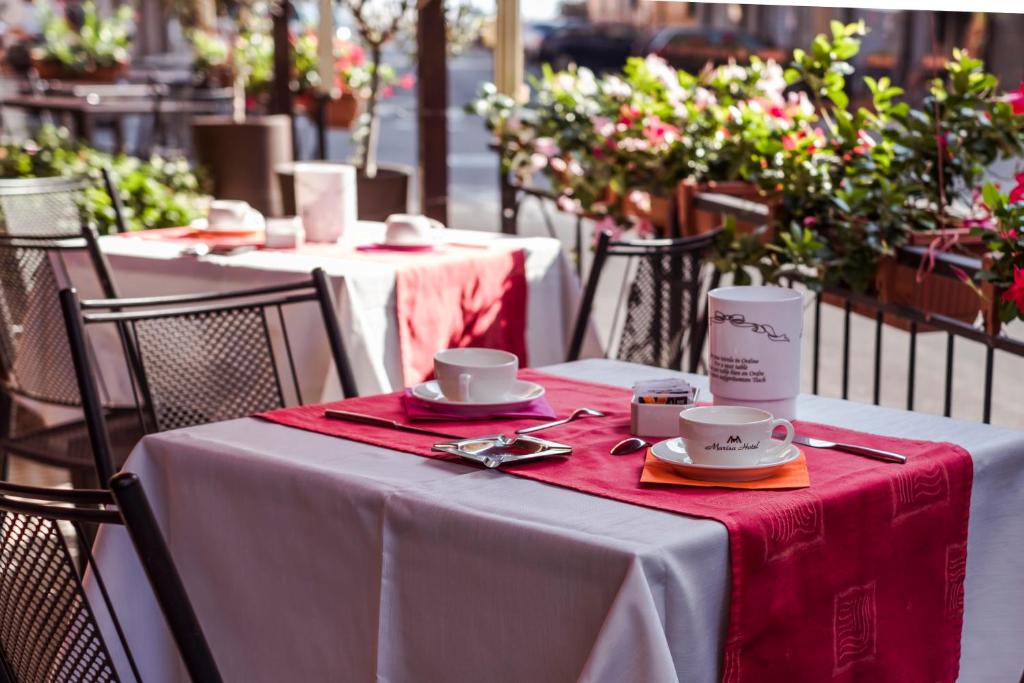 Restauracja lub miejsce do jedzenia w obiekcie Hotel Marisa