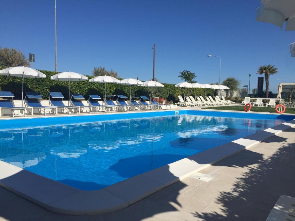 Bazén v ubytování Hotel Villa Augustea nebo v jeho okolí