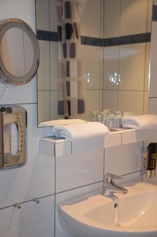 Koupelna v ubytování Hotel Zwei Mohren