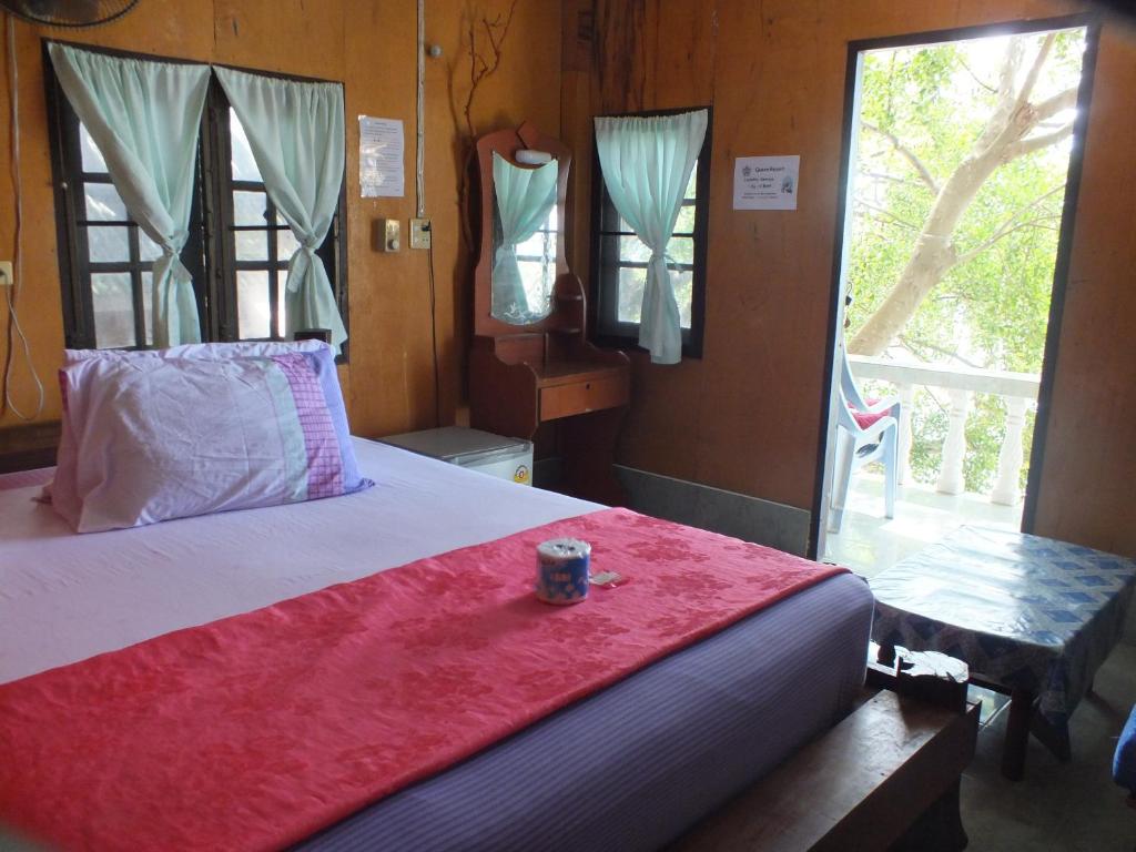 Postel nebo postele na pokoji v ubytování Queen Resort Koh Tao