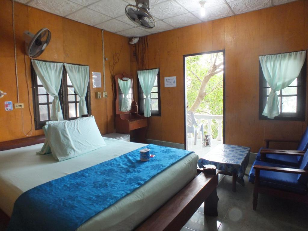 Postel nebo postele na pokoji v ubytování Queen Resort Koh Tao