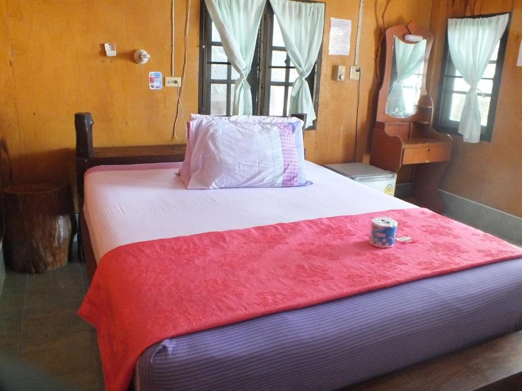 Postel nebo postele na pokoji v ubytování Queen Resort Koh Tao