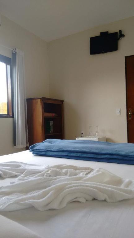 Postel nebo postele na pokoji v ubytování Chalé da Selma I (Isaías)