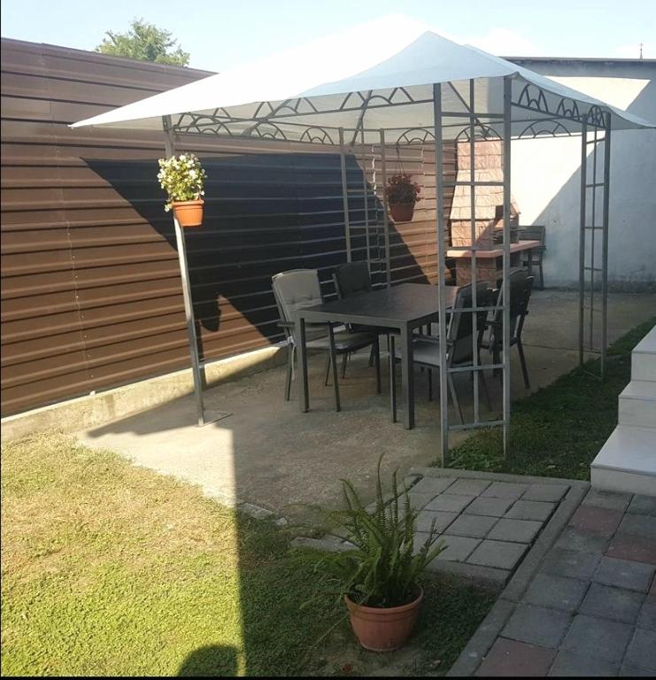 Patio nebo venkovní prostory v ubytování Apartman Lucija kuća za odmor