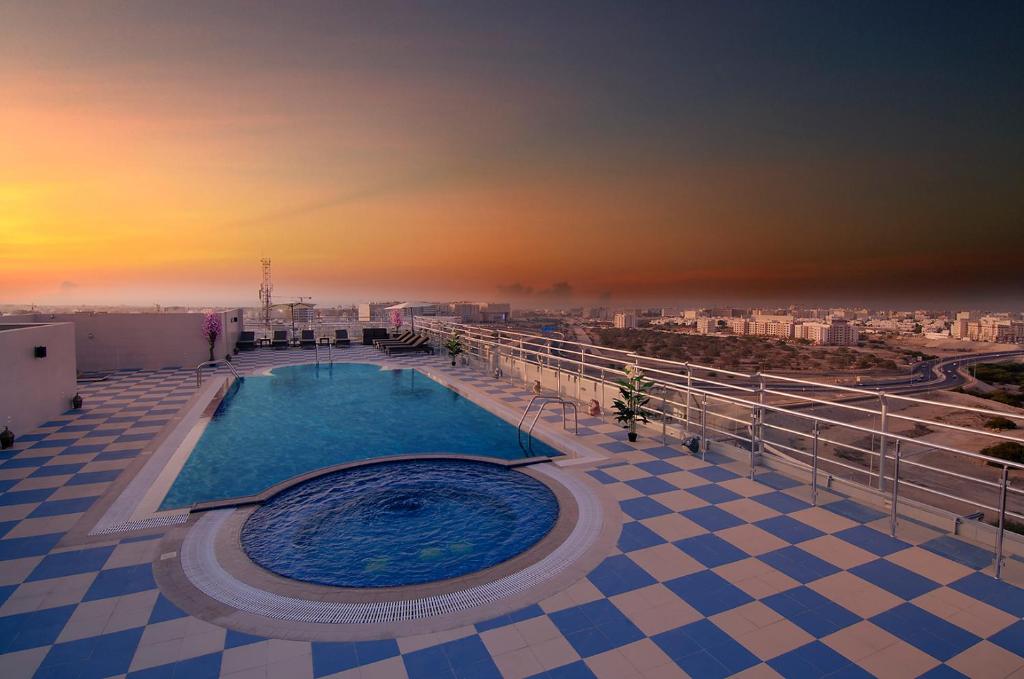 Bazén v ubytování Al Murooj Grand Hotel nebo v jeho okolí