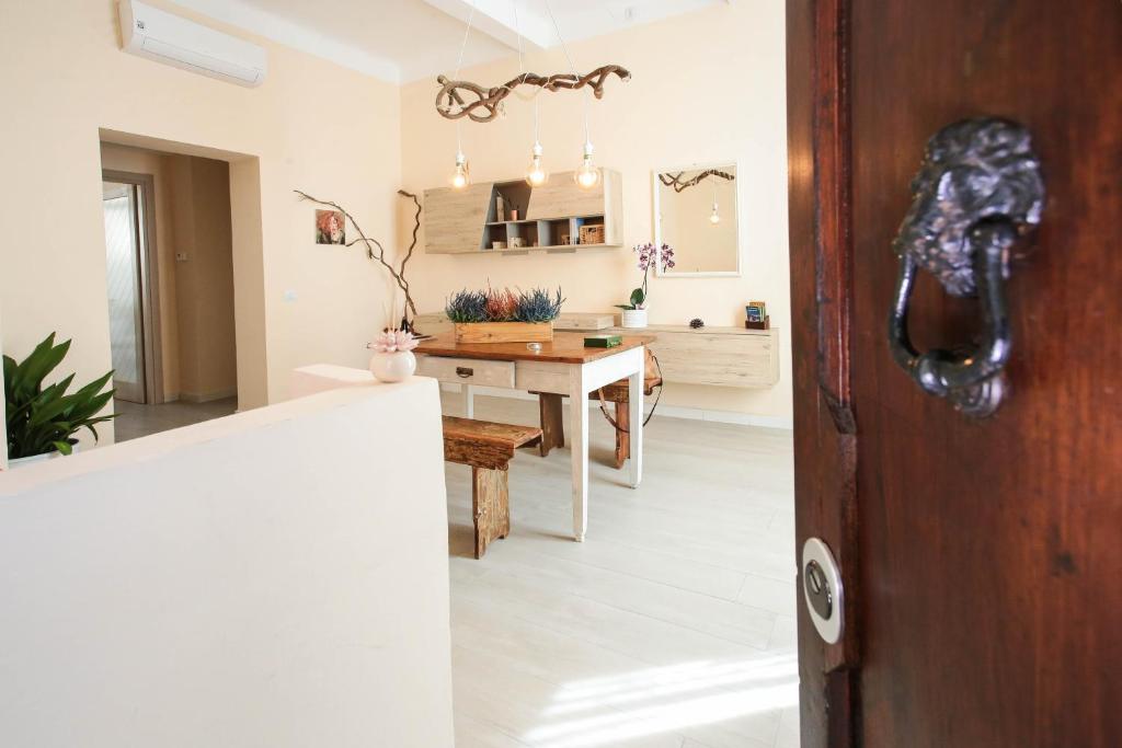 Kuchyň nebo kuchyňský kout v ubytování Ervin House