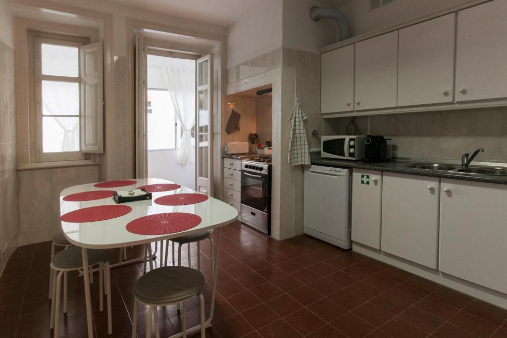 Kuchyň nebo kuchyňský kout v ubytování Lisbon City Center Apartment