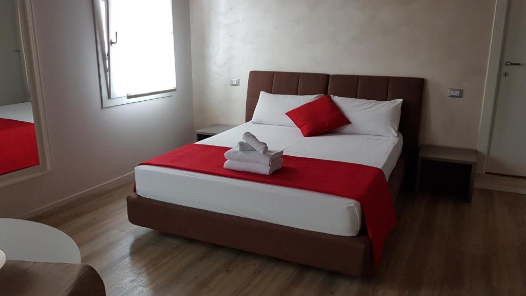 A bed or beds in a room at Ca' dell'Angelo