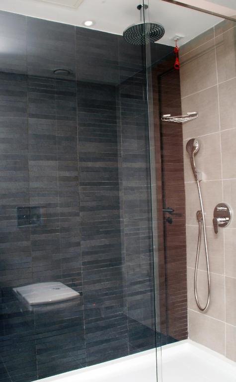 Koupelna v ubytování Met Hotel