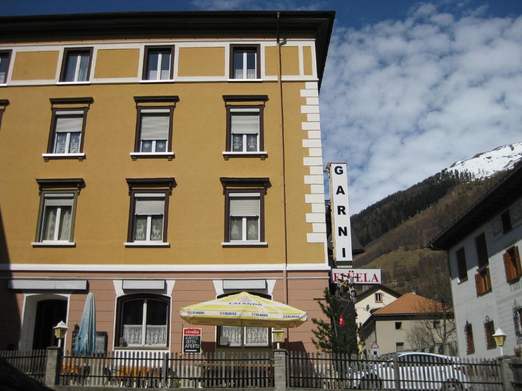Nespecifikovaný výhled na hory nebo výhled na hory při pohledu z hotelu