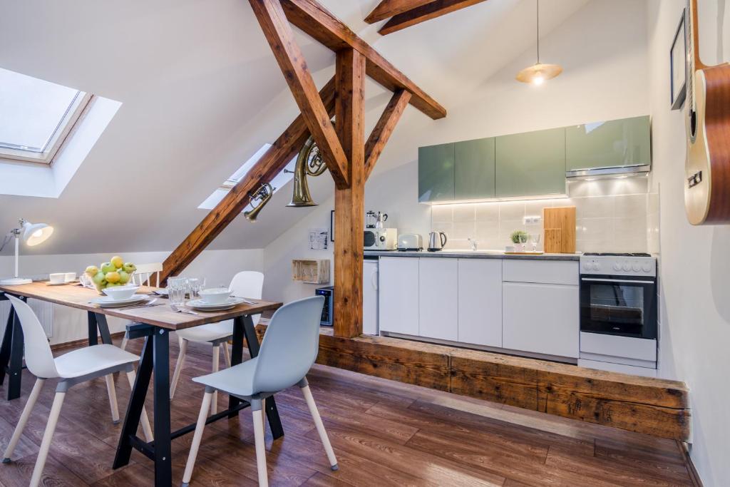 APT with sunny garden Prague by Michal&Friends - One-Bedroom Apartment
