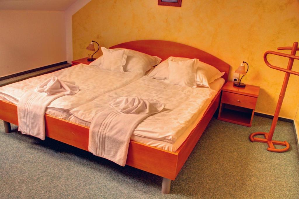 BIRDIE Pension & Wellness - Double Room With Garden View