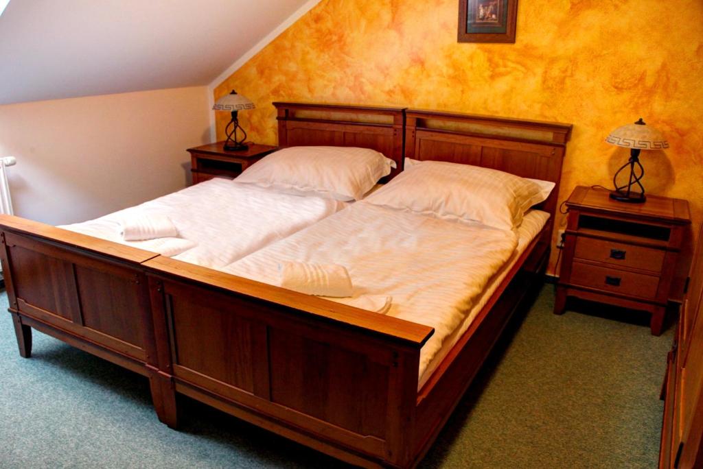BIRDIE Pension & Wellness - Double Or Twin Room With Private Bathroom