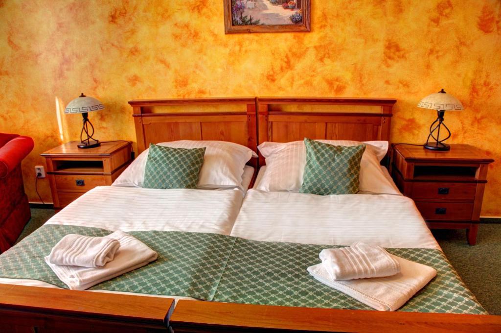 BIRDIE Pension & Wellness - Double Or Twin Room With Private Bathroom