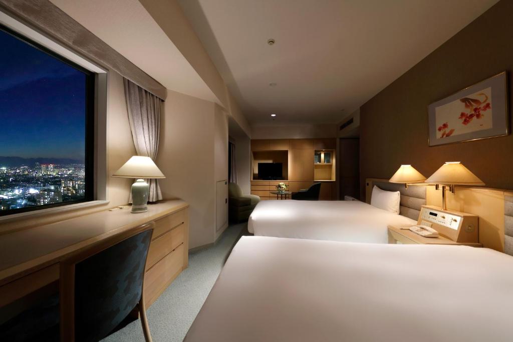 Postel nebo postele na pokoji v ubytování Miyako Hotel Amagasaki