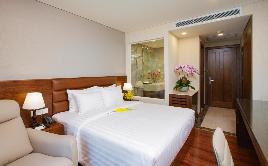 Orchids Saigon Hotelにあるベッド
