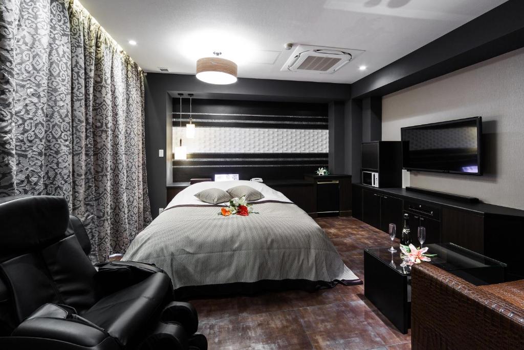 TV a/nebo společenská místnost v ubytování HOTEL MYTH-Resort -ホテル マイス リゾート- adult only