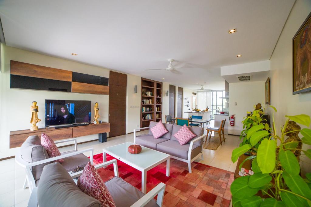 Apartment Tastefully Decorated 2 BR Penthouse, Surin Beach, Thailand -  Booking.com