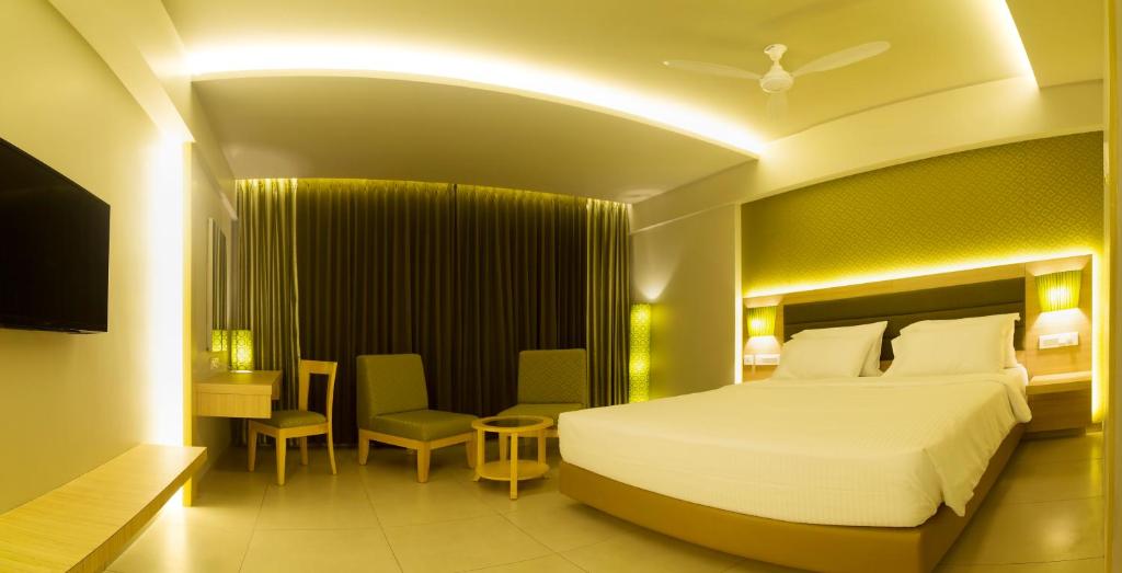 Postel nebo postele na pokoji v ubytování KVM Hotels Srirangam