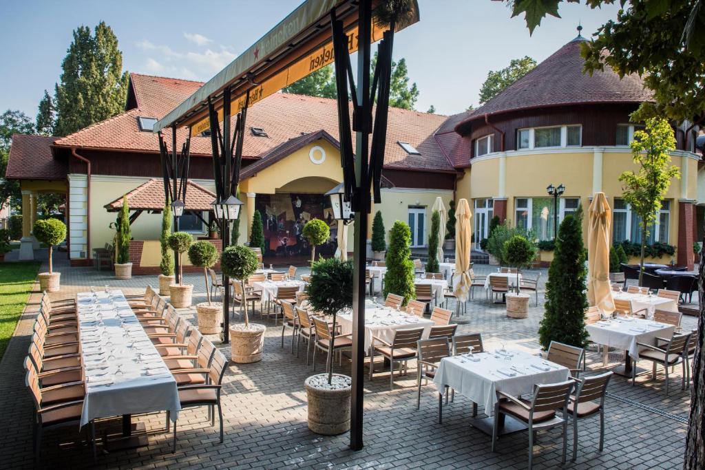 Restaurace v ubytování Garden Hotel Wellness és Konferencia