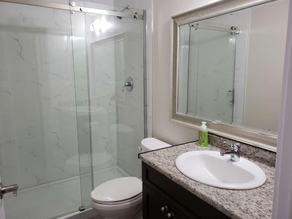 Koupelna v ubytování Metropolis MetroTown Area lovely place 2 or 1 bedrooms suite