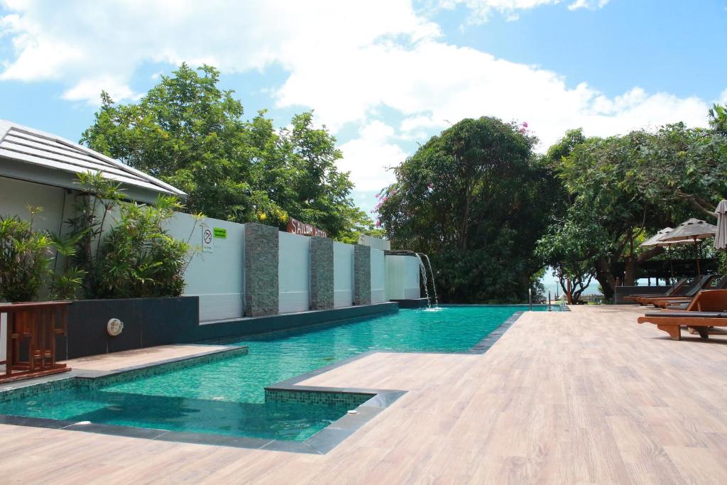 Bazén v ubytování Sailom Hotel Hua Hin - SHA Extra Plus nebo v jeho okolí