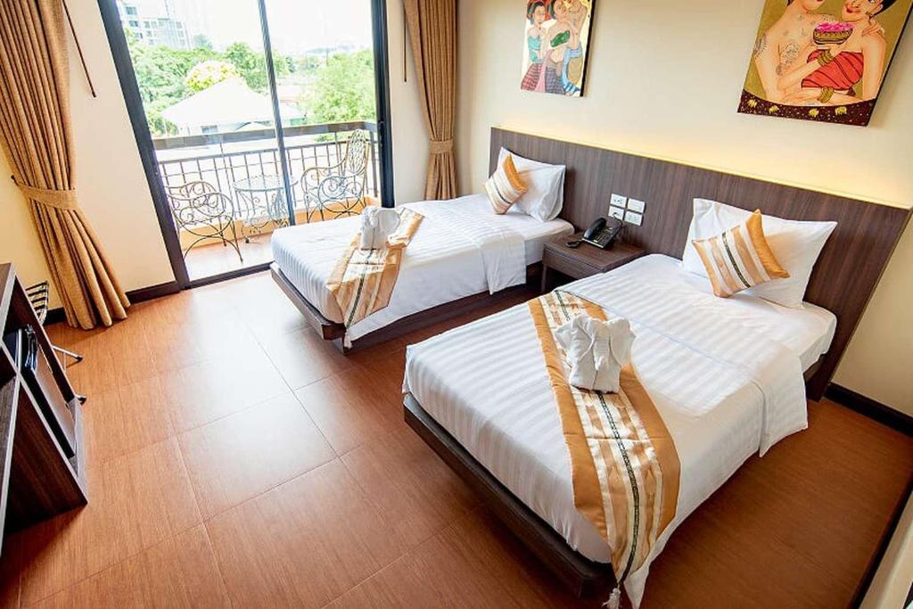 Postel nebo postele na pokoji v ubytování The LD Pattaya Hotel