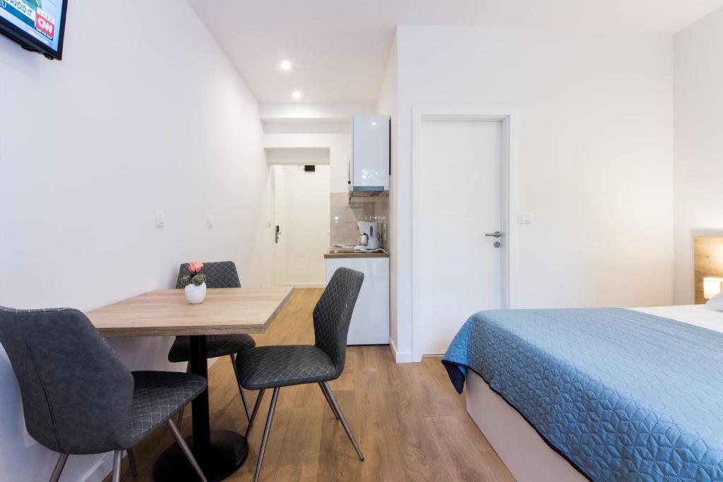 Posteľ alebo postele v izbe v ubytovaní Lugo Apartments
