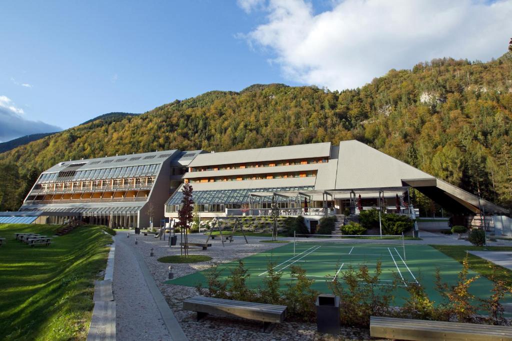 Nespecifikovaný výhled na hory nebo výhled na hory při pohledu z hotelu