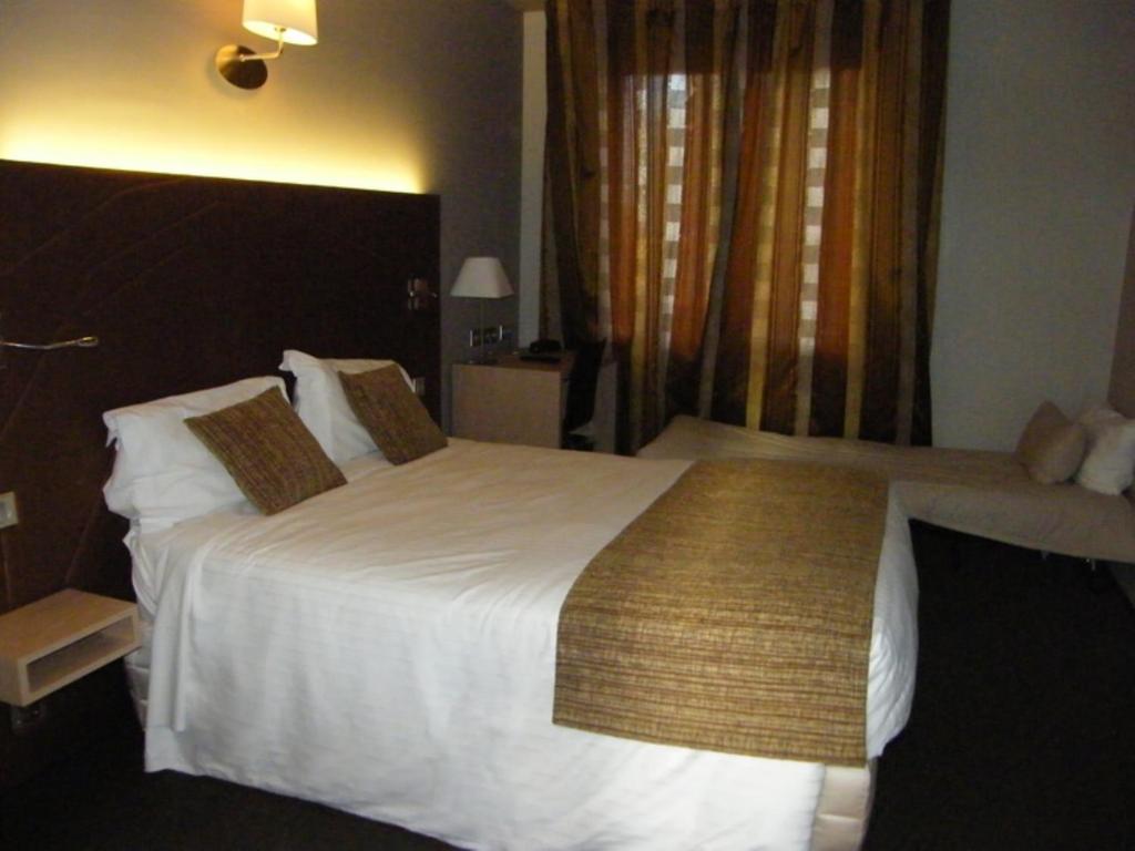 CIT'HOTEL Saint-Pierre - Chambre Triple