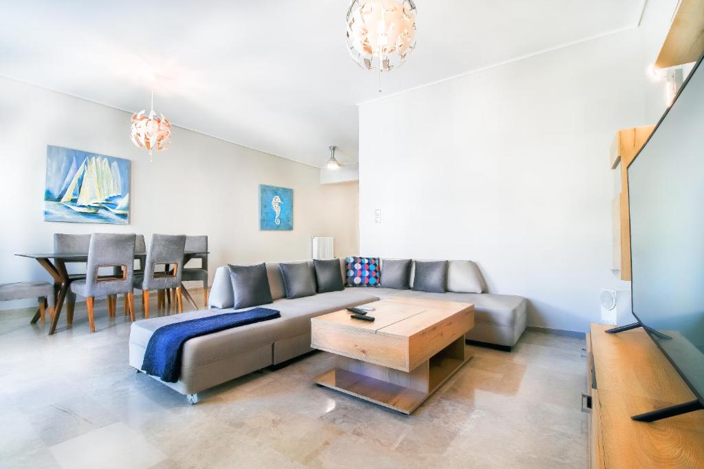 Część wypoczynkowa w obiekcie Luxurious 2bedroom flat near Athens center