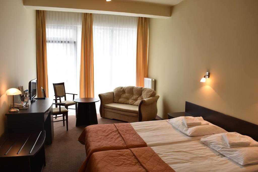 Postel nebo postele na pokoji v ubytování Hotel *** NAT Ustroń