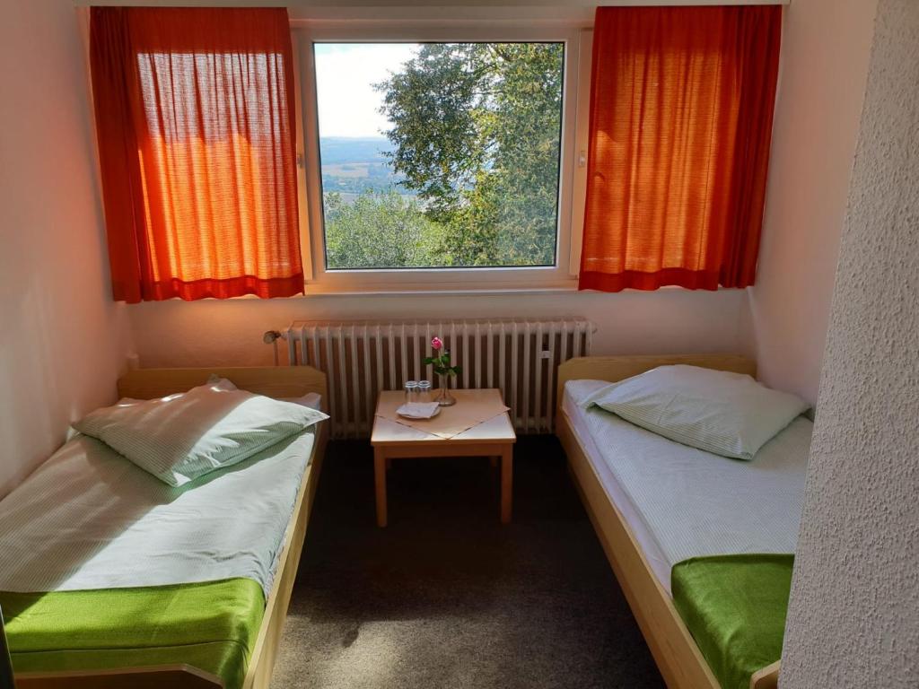 Berghotel - Twin Room With Bathroom
