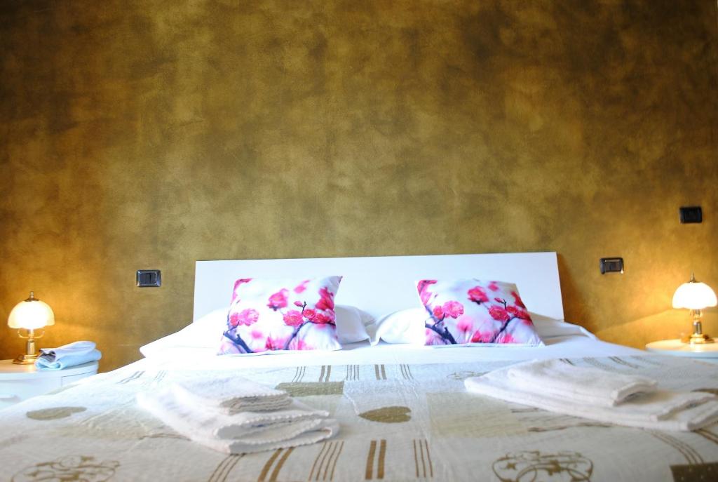 Posteľ alebo postele v izbe v ubytovaní Dreaming Piazza Bra Rooms