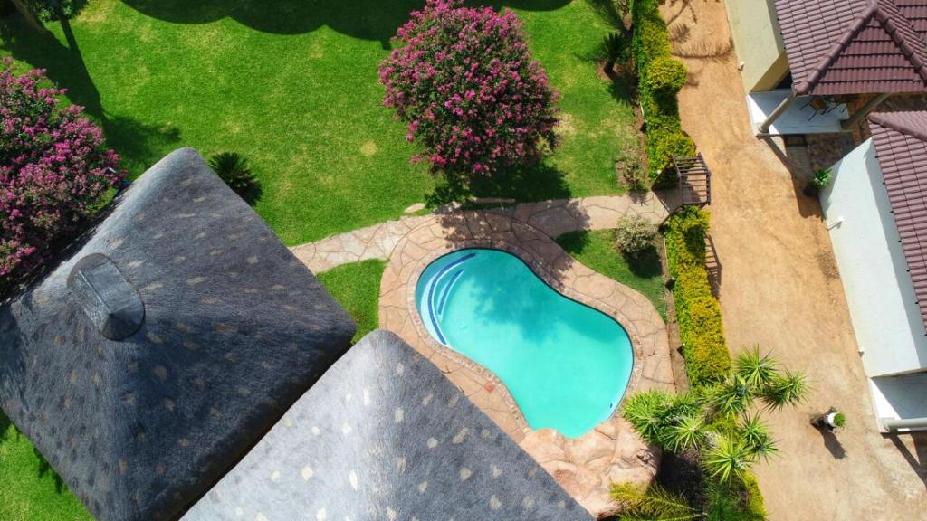 an overhead view of a swimming pool in a yard at Mmakosha Lodge in Pretoria