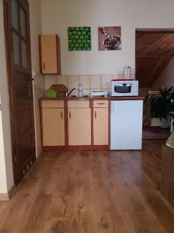 Kuchyňa alebo kuchynka v ubytovaní Dom Gościnny "Pod Siódemką"