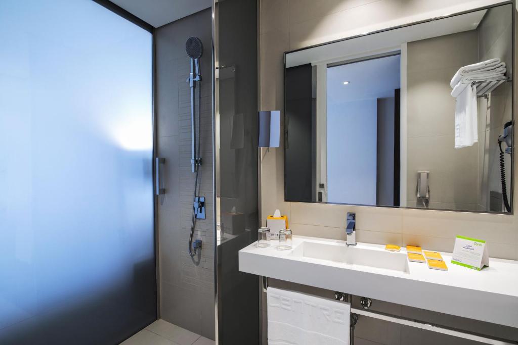 Centro Salama Jeddah by Rotana - Centro Room - Queen Bed