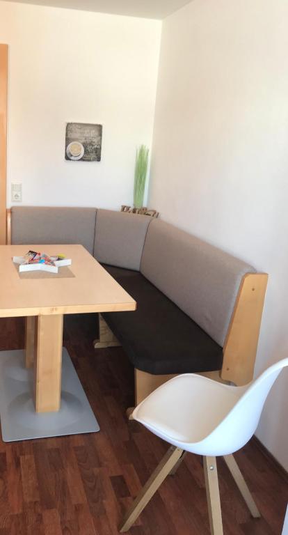 A seating area at Apartment Sonnblick