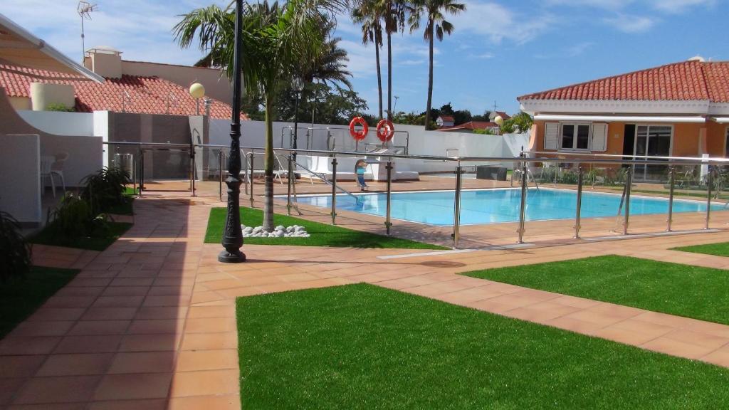 Bazén v ubytování Alsol Los Leones Bungalows - Adults Only nebo v jeho okolí