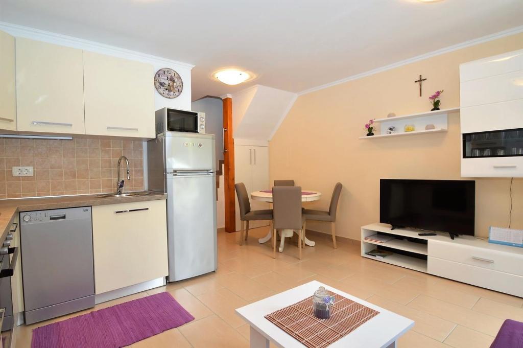 Kuchyň nebo kuchyňský kout v ubytování Apartment Hrasta