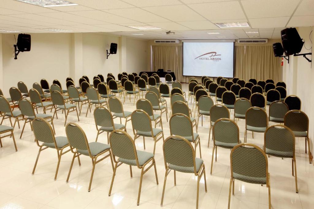 El área de trabajo o centro de convenciones de Hotel Argos