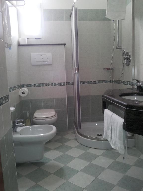 Koupelna v ubytování Hotel Astoria