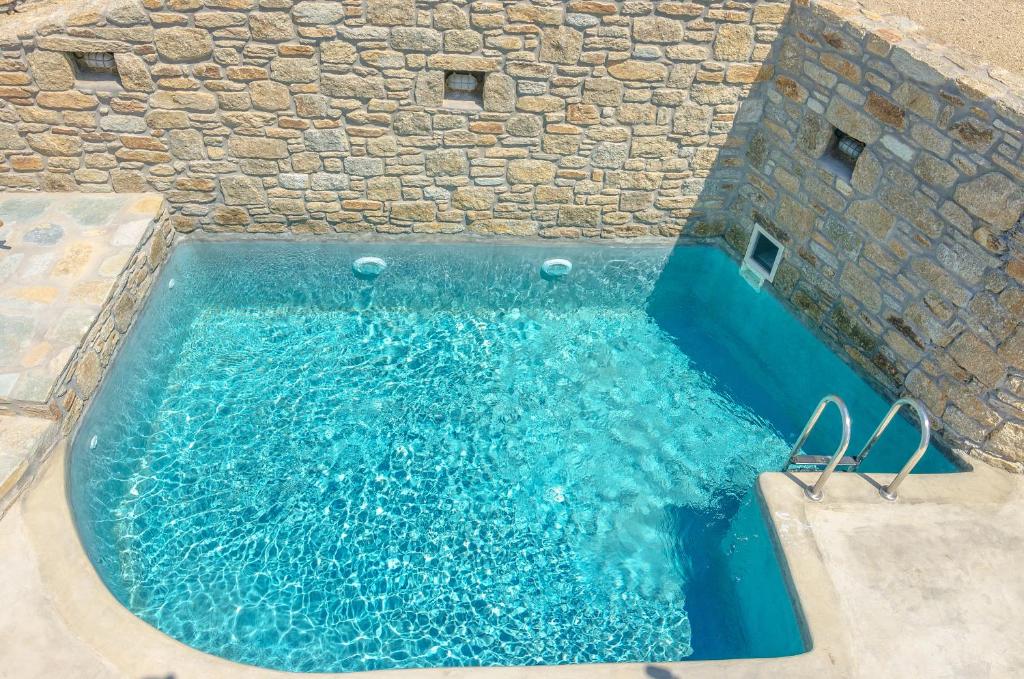 Bazén v ubytování Eden View Suites & Villas nebo v jeho okolí