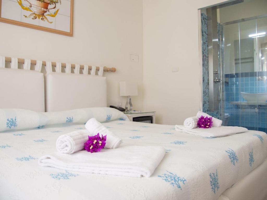 Postel nebo postele na pokoji v ubytování Hotel Palau