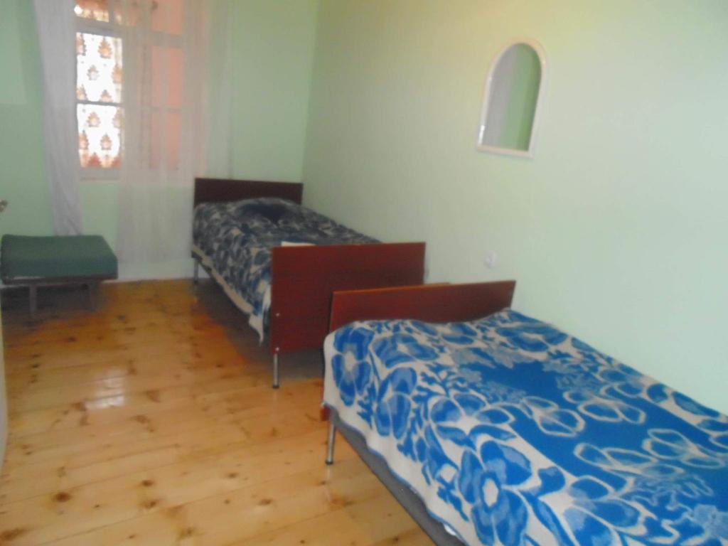 Postel nebo postele na pokoji v ubytování Jimsher Naveriani Guesthouse