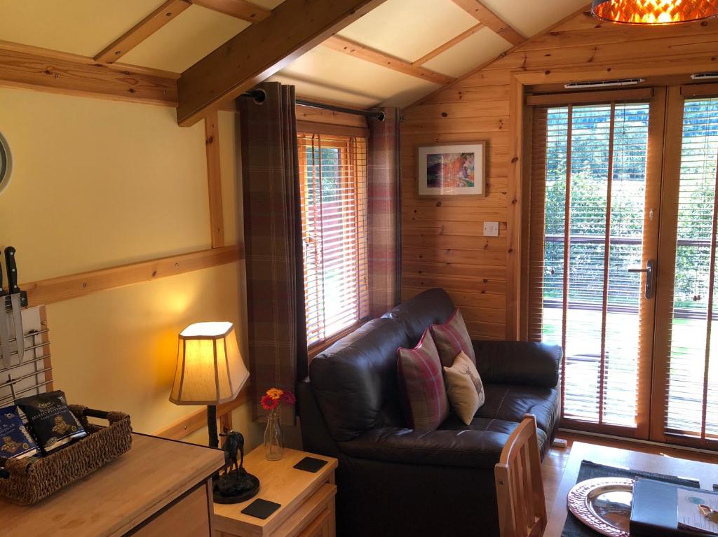 Posezení v ubytování Rashfield Sheilings - Riverside Lodges, by Pucks Glen, Dunoon