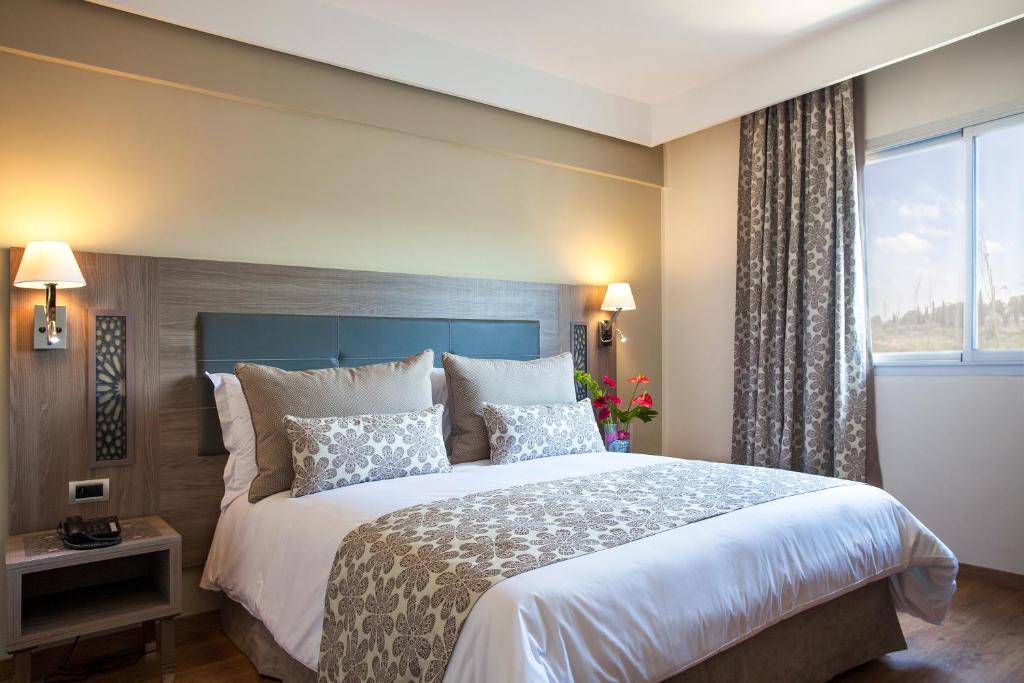 Sky Casa Airport - Superior Double Room With Pool View