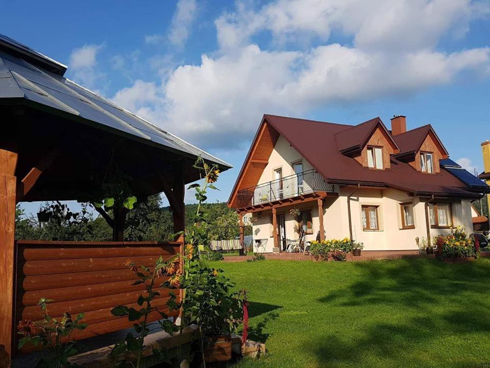 a house with a fence in a yard at Noclegi u Agatki in Ustrzyki Dolne